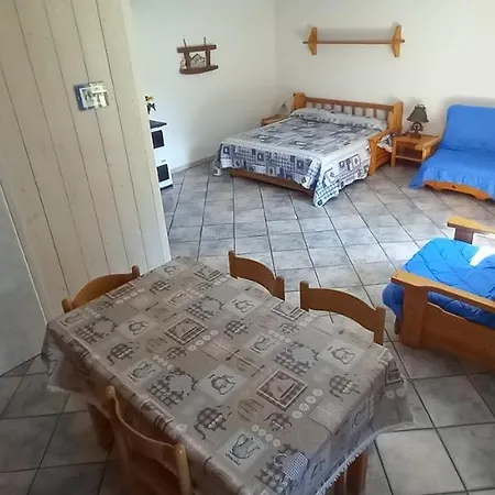 Le Vieux Creton, Διαμέρισμα